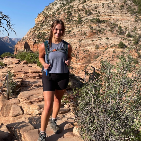 Meet your Posher, Joanna - Picture 3 of 5